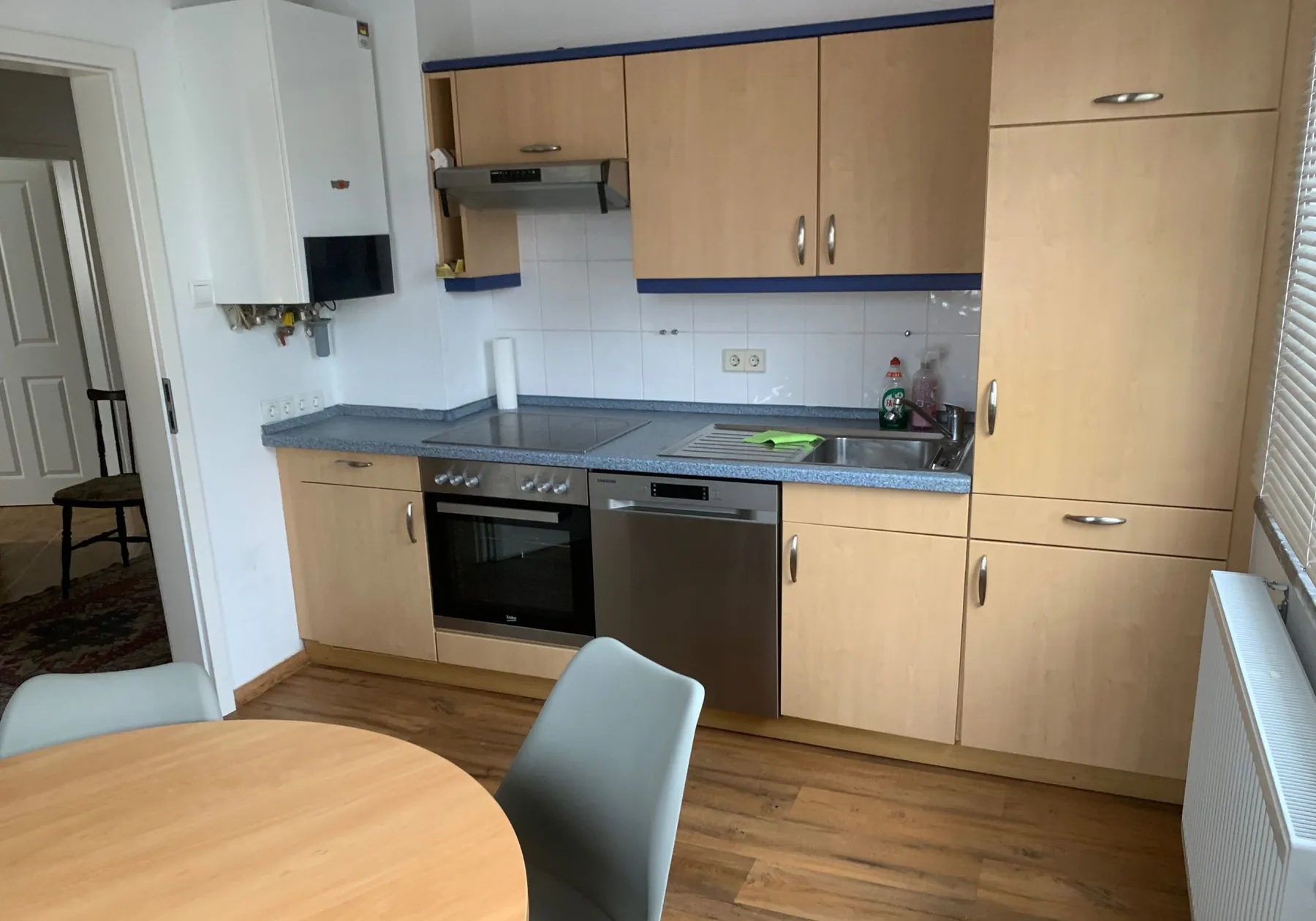 Ausgestattete Küche der Monteurwohnung Coburg