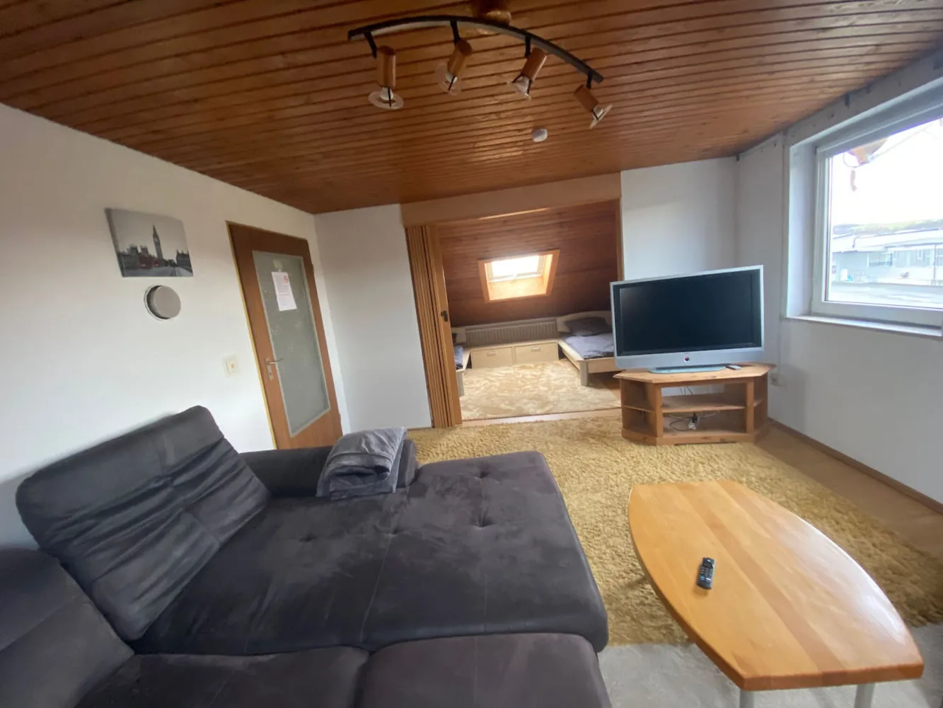 Aufenthaltsbereich mit TV in Hochstadt