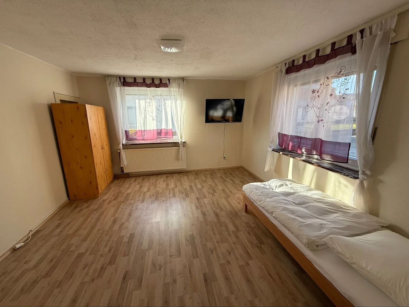 Großes Zimmer mit getrennten Betten in Lichtenfels