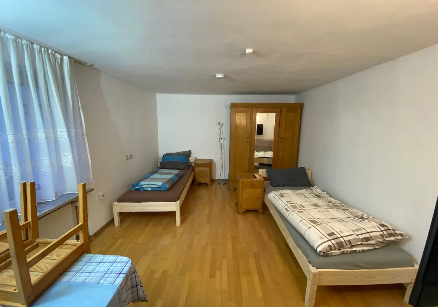 Großes Zimmer mit getrennten Betten in Marktzeuln