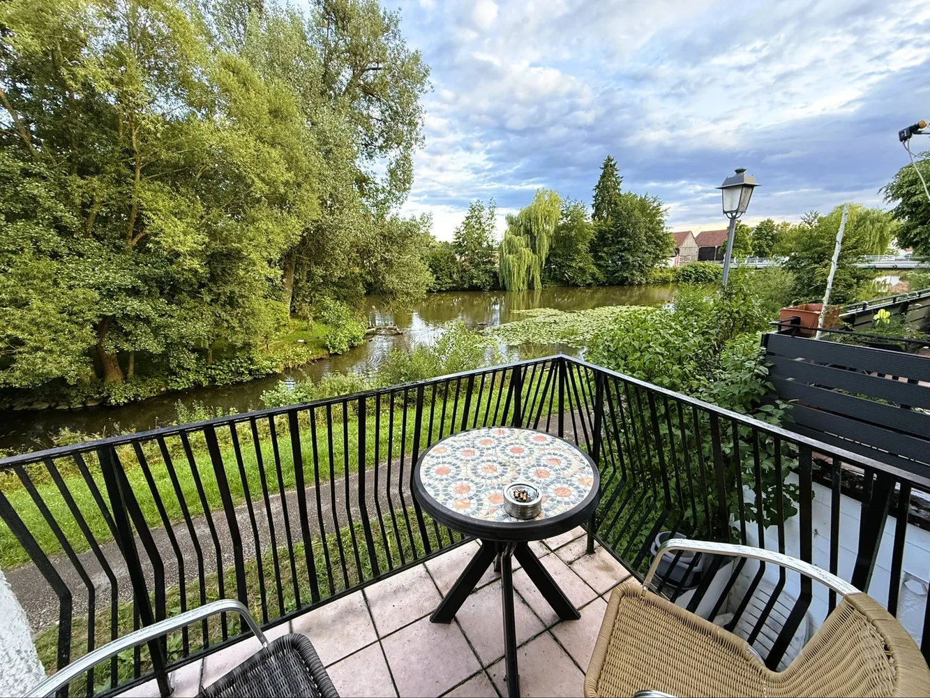 Balkon mit Ausblick ins Grüne in Marktzeuln